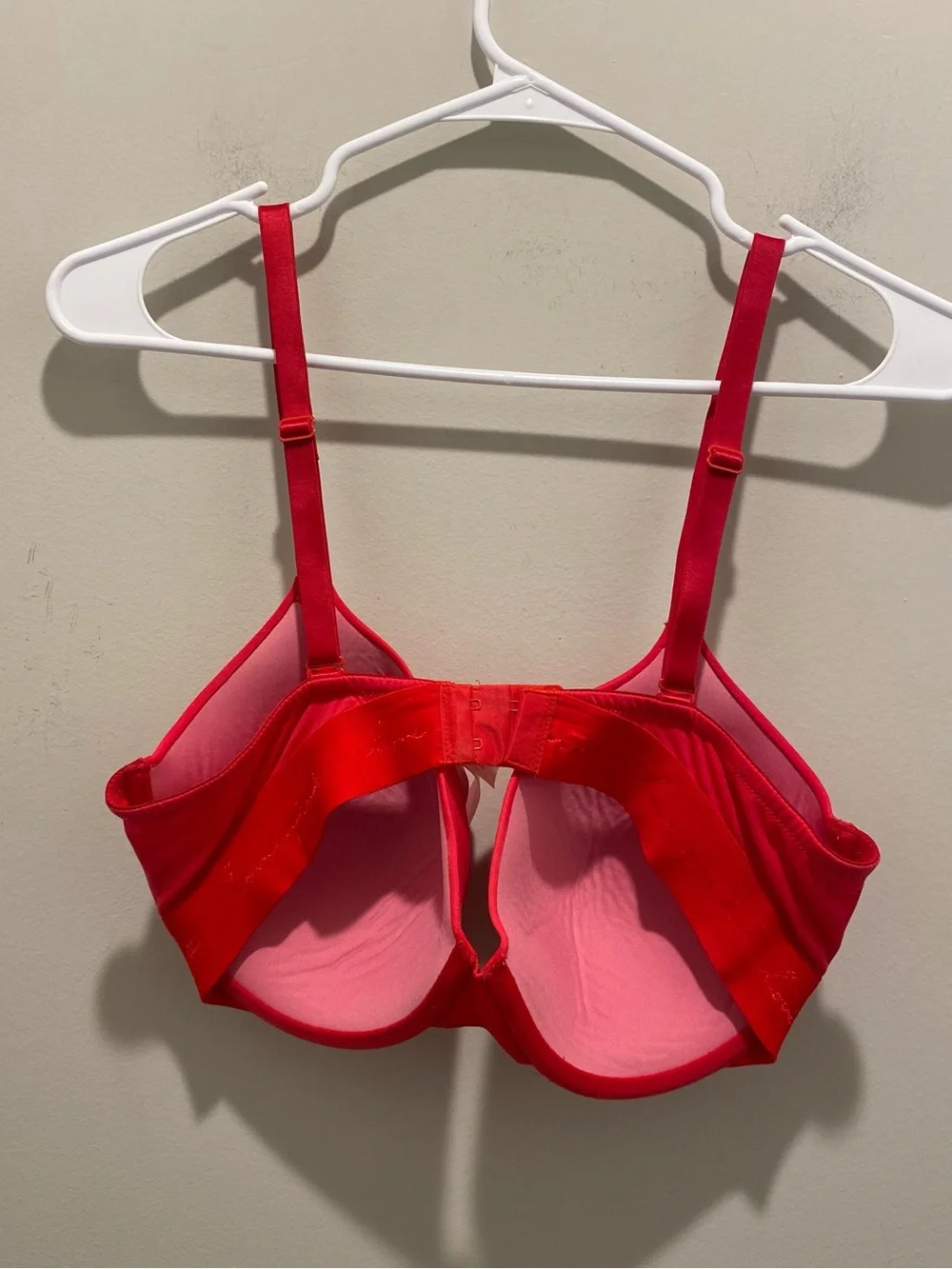Victoria Secret Pink Wear Everywhere T-Shirt Bra Red Pink Women’s Size 36DD EUC